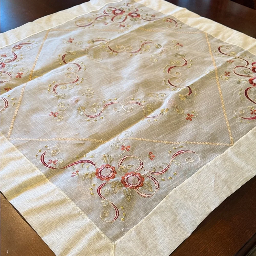 Square Embroidered 3D Floral Table runner Embroidered Floral Cream & Red New